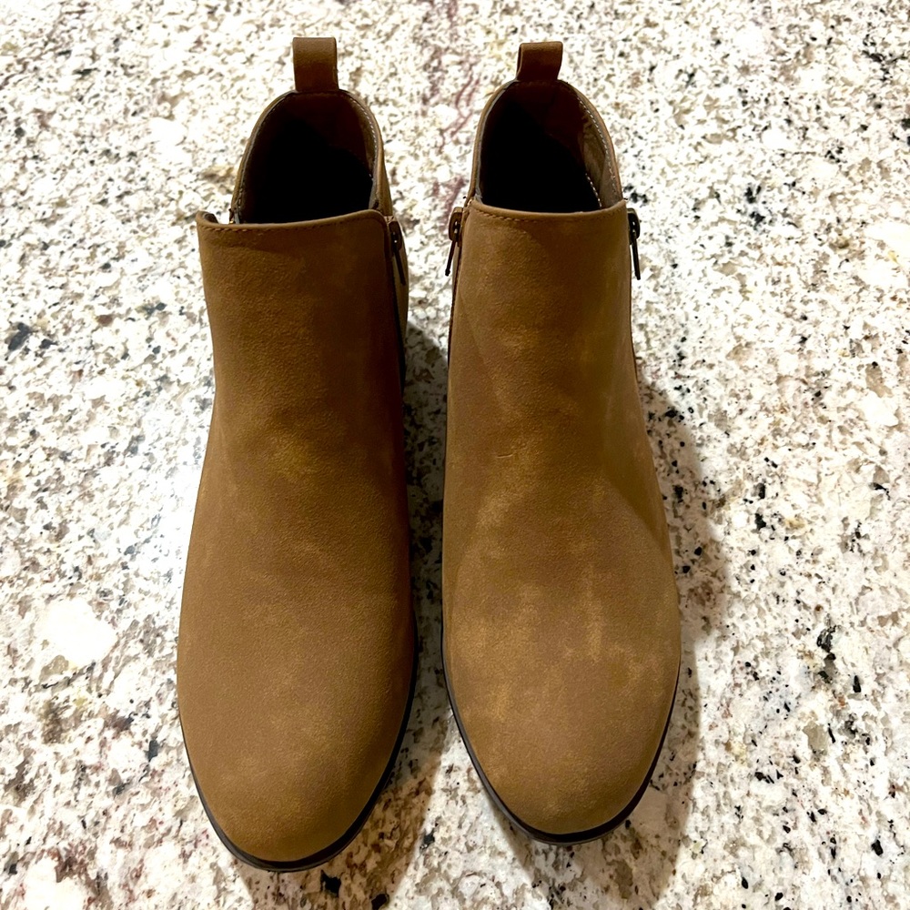 Brand new never worn brown booties size 9 $14